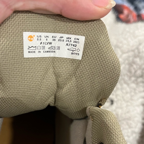 Timberland Eurohiker size 5.5 Y new w/o box - Picture 3 of 11